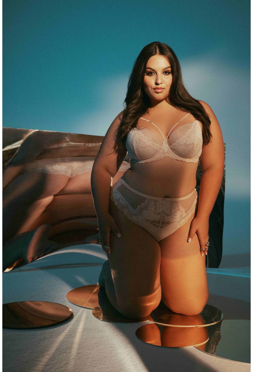 Figi AV 2155 – koronkowe, z tiulu i połyskiem, komfortowe i kobiece