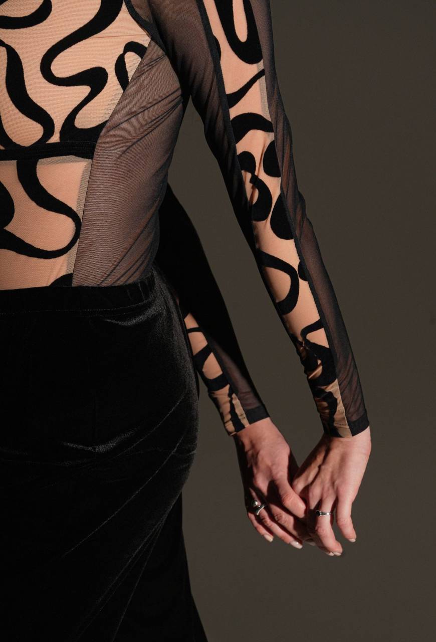 Body 024 Black – elegantní body z tylu a veluru