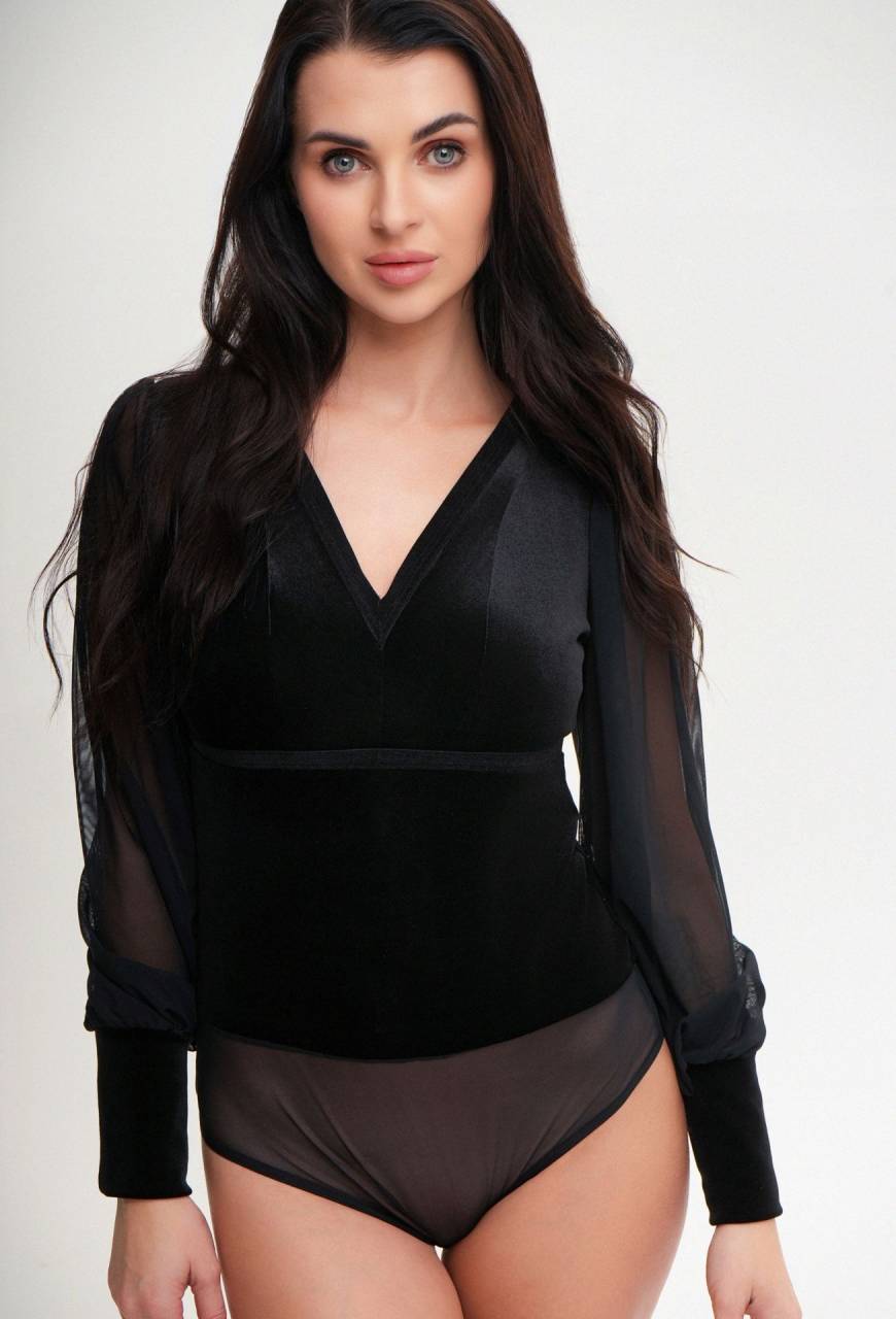 Velurové body s průsvitnými rukávy – elegantní body