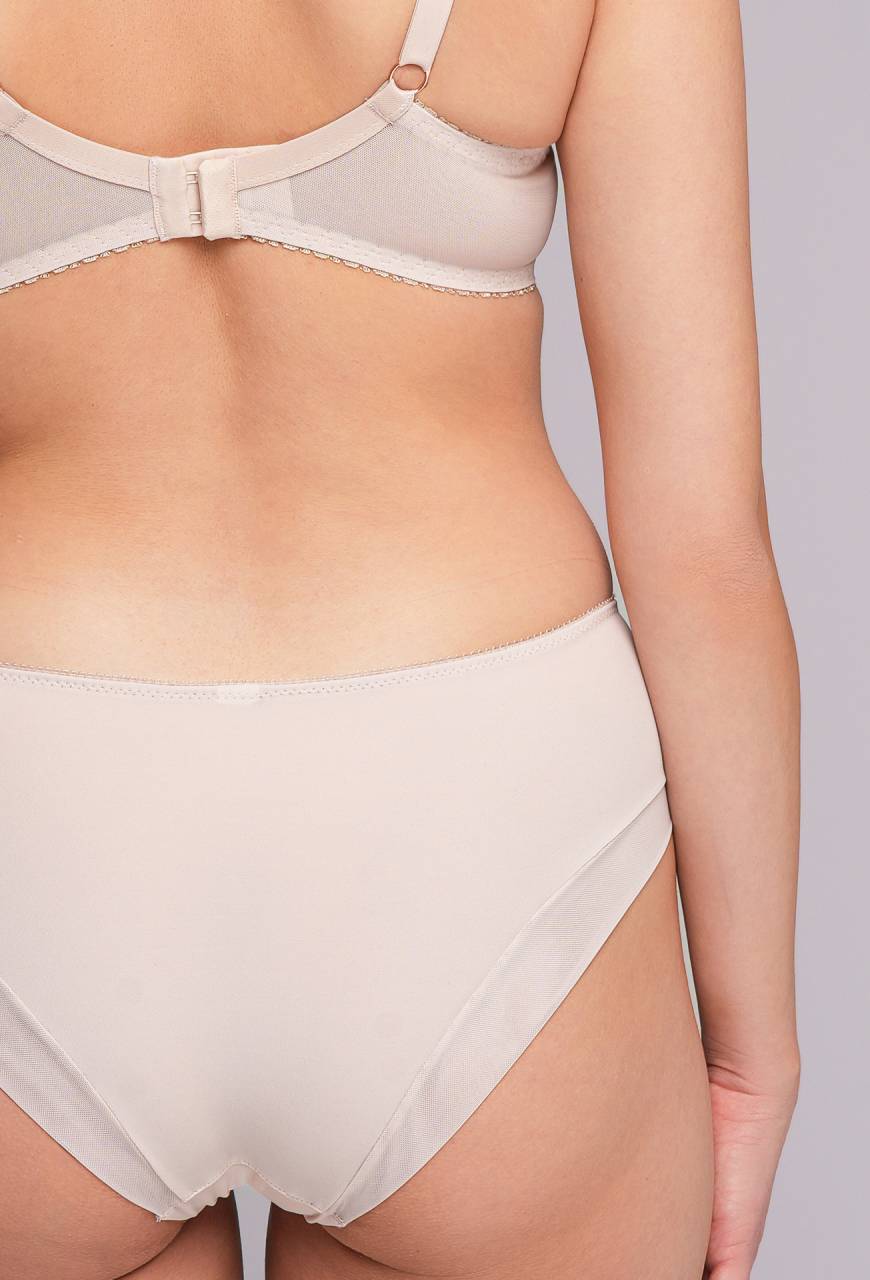 Figi AV 2256 Beige - komfort i wygoda z dodatkiem koronki